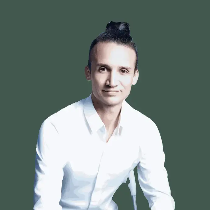 ICF PCC-certified coach blending 900+ hours of training with mindfulness, Tai Chi philosophy, and evidence-based tools to help you thrive